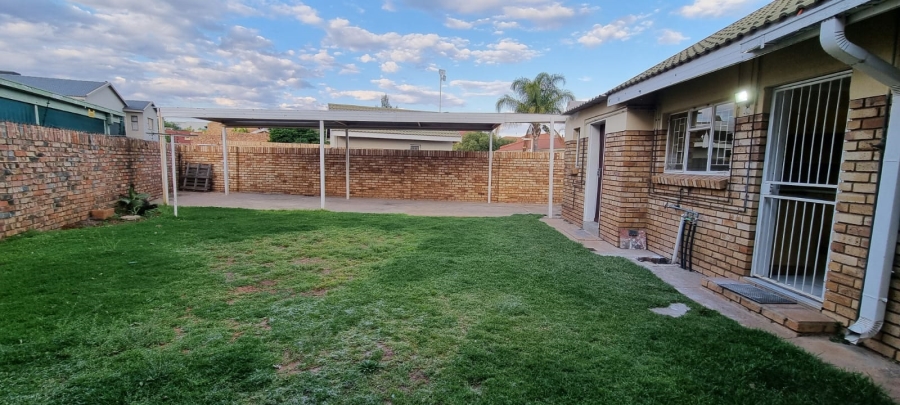 3 Bedroom Property for Sale in Roylglen Gardens Northern Cape